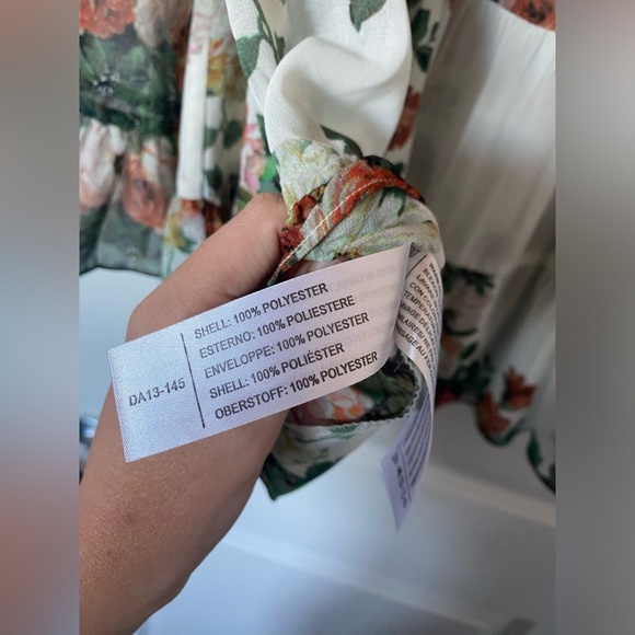 Darling Tired Blouse - Picture 6 of 6